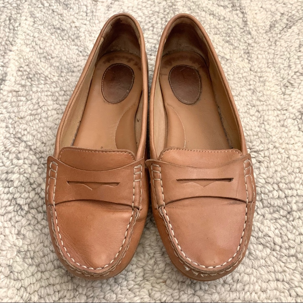 Clarks • Women’s tan loafers